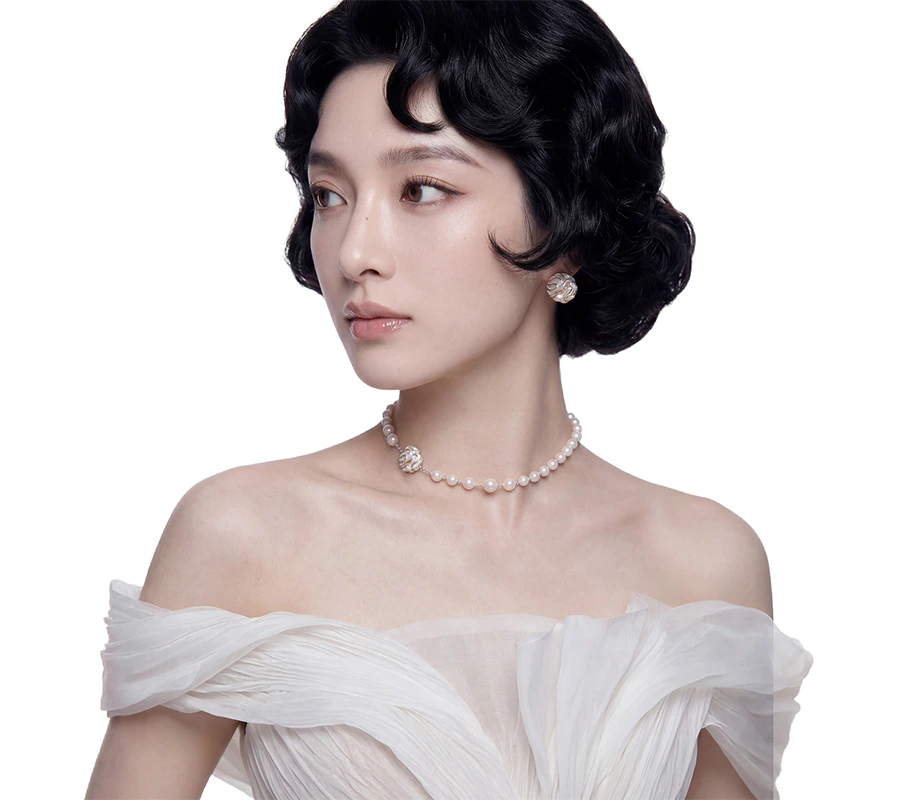 百雀羚彩妆沁养双仓精华粉霜模特展示